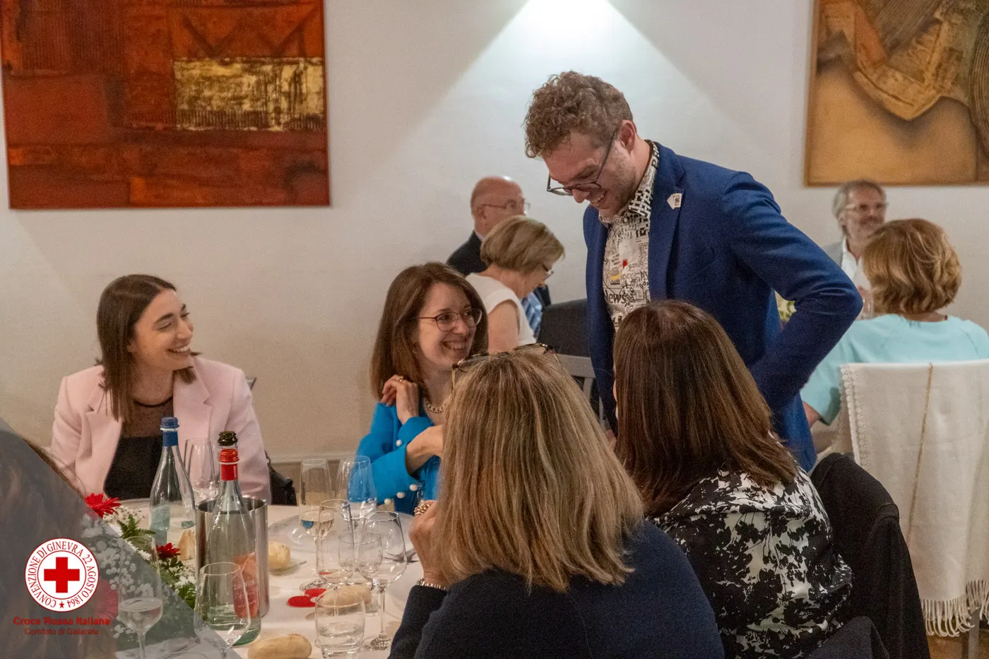 Magia tra i tavoli durante un evento aziendale